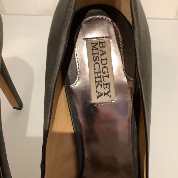 ‎BADGLEY MISCHKA “ODELL” BLACK SATIN PLATFORM HEELS SIZE 8.5 - Picture 7 of 12